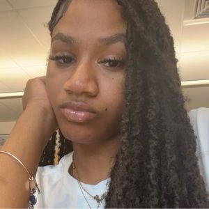 Meet your Posher, Latehya